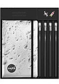 Zestaw Moleskine NASA do Rysowania 4 Ołówki Blackwing Notatnik L duży (13x21 cm) w Linię z Księżycem i 2 Przypinki w Pudełku (Moleskine NASA Drawing Gift Box Ruled notebook 4 Blackwing pencils 2 pins BOX) - 8056999276072
