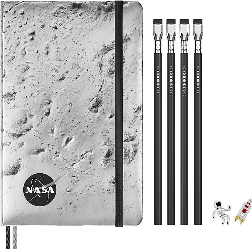 Zestaw Moleskine NASA do Rysowania 4 Ołówki Blackwing Notatnik L duży (13x21 cm) w Linię z Księżycem i 2 Przypinki w Pudełku (Moleskine NASA Drawing Gift Box Ruled notebook 4 Blackwing pencils 2 pins BOX) - 8056999276072