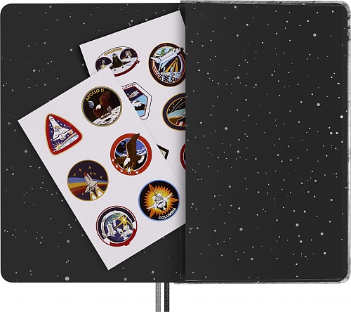 Zestaw Moleskine NASA do Rysowania 4 Ołówki Blackwing Notatnik L duży (13x21 cm) w Linię z Księżycem i 2 Przypinki w Pudełku (Moleskine NASA Drawing Gift Box Ruled notebook 4 Blackwing pencils 2 pins BOX) - 8056999276072