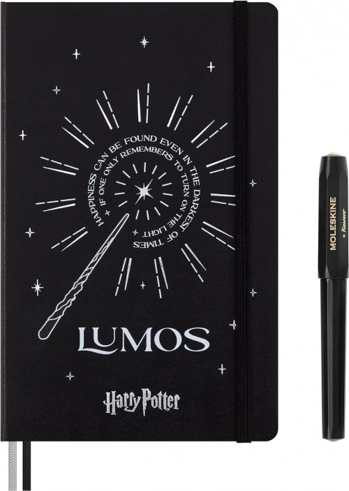 Zestaw Notatnik Moleskine Harry Potter Lumos (duży 13x21) w Linie Czarny Twarda oprawa i Długopis Moleskine x Kaweco Czarny (Moleskine BOX Harry Potter Lumos Notebook with Moleskine x Kaweco Roller Ballpen) - 8056999272197