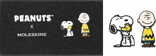 Moleskine 2 Przypinki Fistaszki Snoopy i Charlie (Moleskine Set of 2 Peanuts Pins Snoopy and Charlie) – 8056999277192