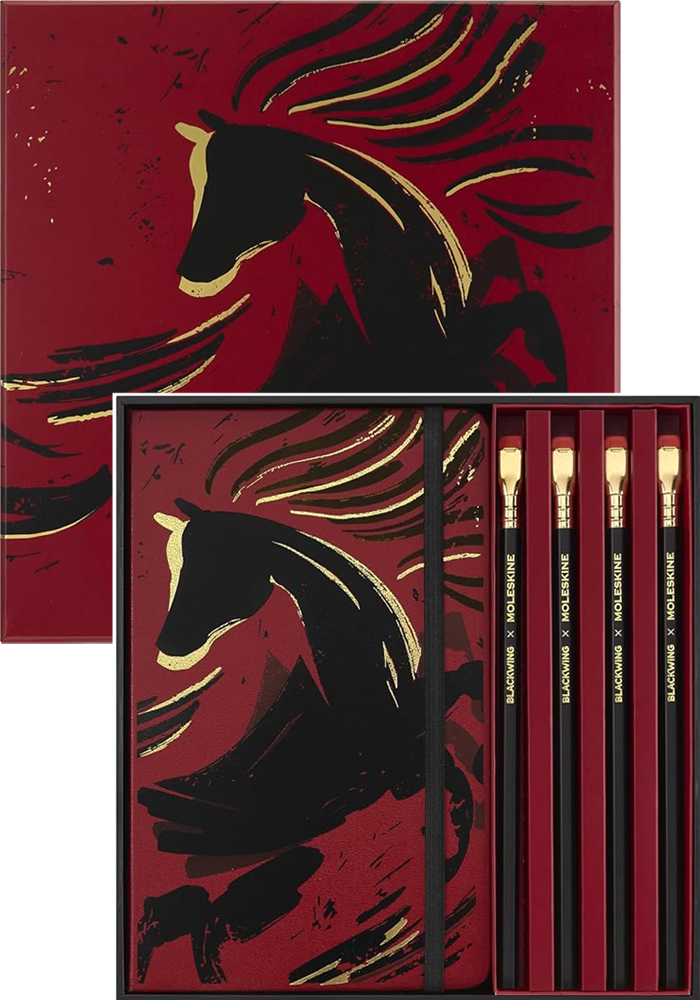 Notatnik Moleskine Rok Konia L duży (13x21 cm) w Linie Czerwony Twarda oprawa i 4 Ołówki Blackwing w Pudełku Prezentowym (Moleskine Year of the Horse Limited Edition Notebook Ruled Large Autumn Red Hard Cover 4 Blackwing Pencils BOX) - 8056999278533