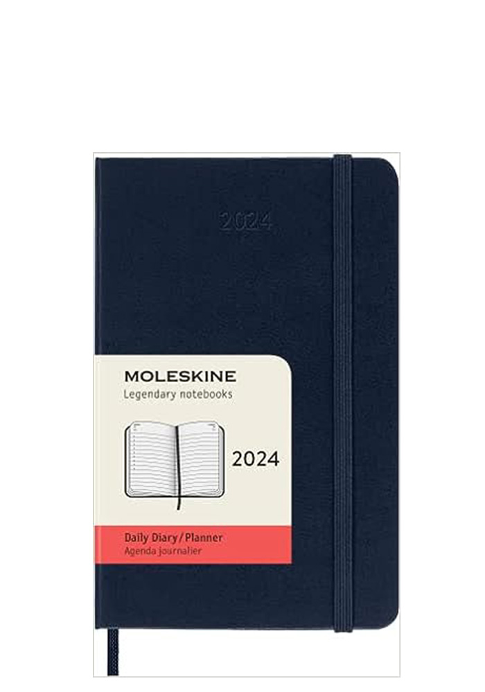 Kalendarz Moleskine 2024 12M rozmiar P (kieszonkowy 9x14 cm) Dzienny Niebieski/Szafirowy Twarda oprawa (Moleskine Daily Notebook Diary/Planner 2024 Pocket Sapphire Blue Hard Cover) - 8056598856538